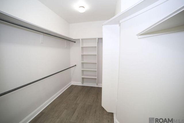 9504 Country Lake Dr, Baton Rouge, LA 70817