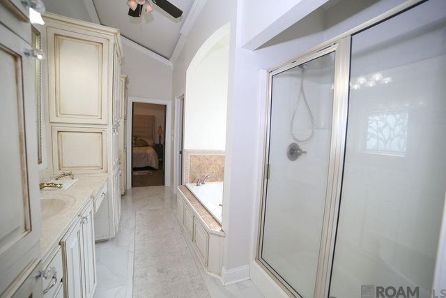 9504 Country Lake Dr, Baton Rouge, LA 70817