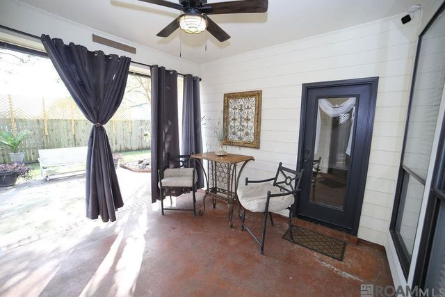 9504 Country Lake Dr, Baton Rouge, LA 70817