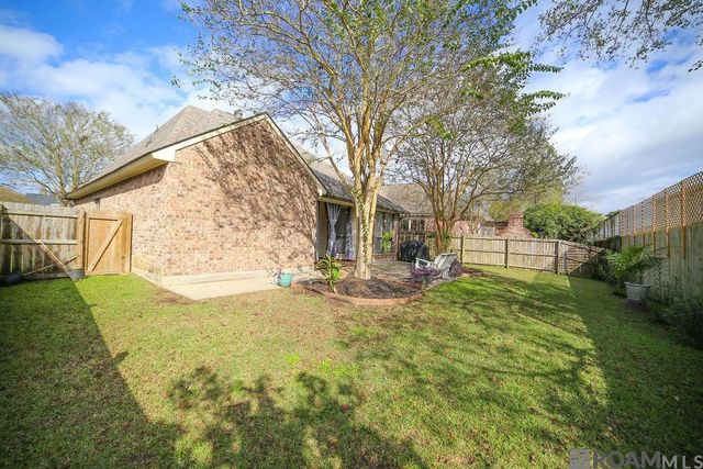 9504 Country Lake Dr, Baton Rouge, LA 70817