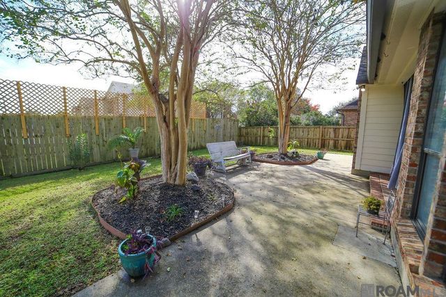 9504 Country Lake Dr, Baton Rouge, LA 70817