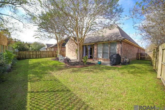 9504 Country Lake Dr, Baton Rouge, LA 70817