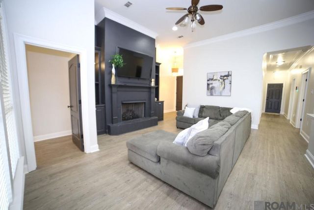 9504 Country Lake Dr, Baton Rouge, LA 70817