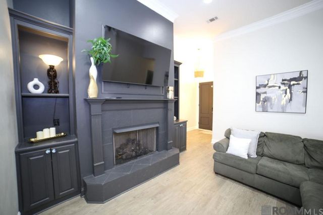 9504 Country Lake Dr, Baton Rouge, LA 70817