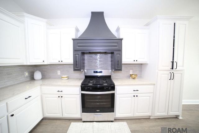 9504 Country Lake Dr, Baton Rouge, LA 70817