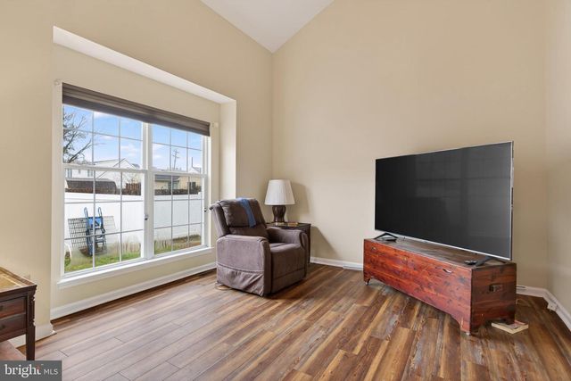 6 HARMONY CT, Newark, DE 19711