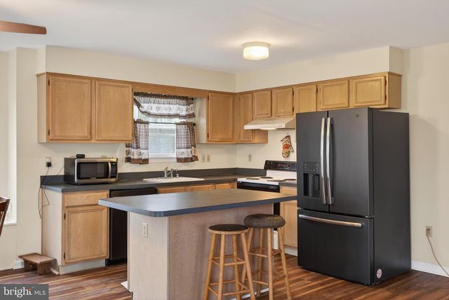 6 HARMONY CT, Newark, DE 19711