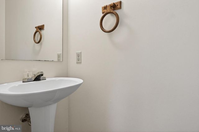 6 HARMONY CT, Newark, DE 19711