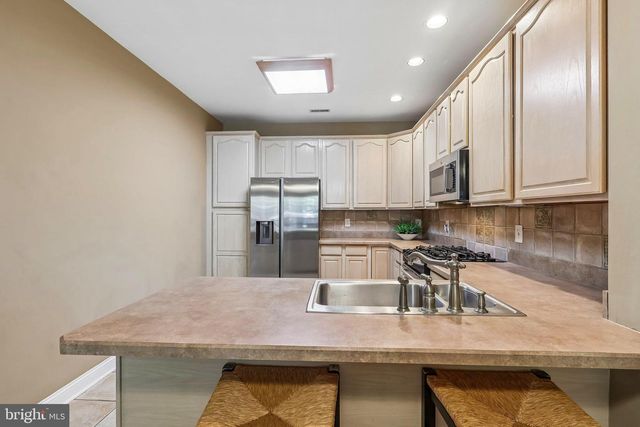 30 GRAND BANKS CIR, Marlton, NJ 08053