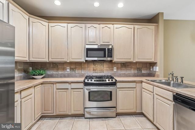 30 GRAND BANKS CIR, Marlton, NJ 08053