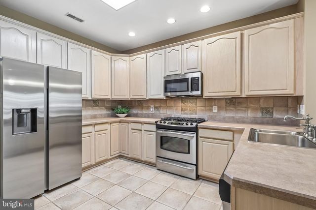 30 GRAND BANKS CIR, Marlton, NJ 08053