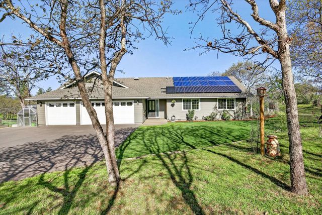 200 Mount Castle Drive, Eagle Point, OR 97524