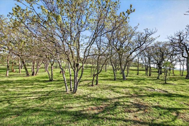 200 Mount Castle Drive, Eagle Point, OR 97524