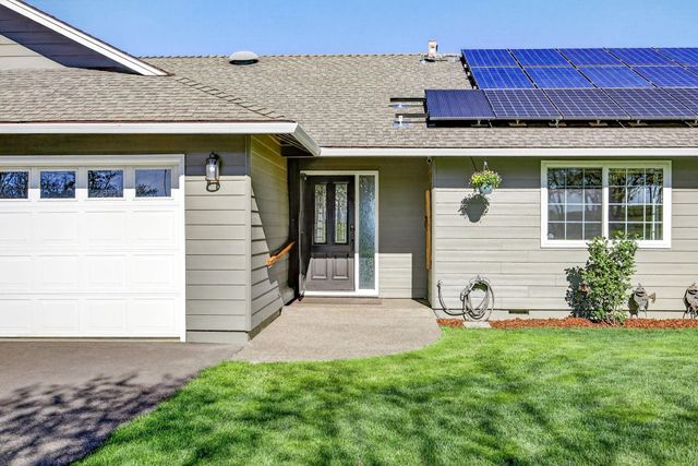 200 Mount Castle Drive, Eagle Point, OR 97524