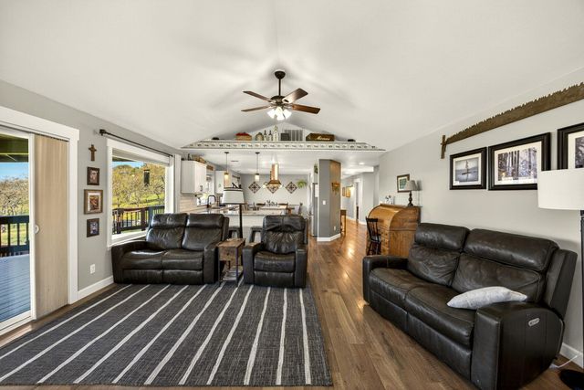 200 Mount Castle Drive, Eagle Point, OR 97524