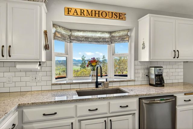 200 Mount Castle Drive, Eagle Point, OR 97524