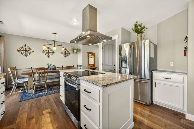 200 Mount Castle Drive, Eagle Point, OR 97524