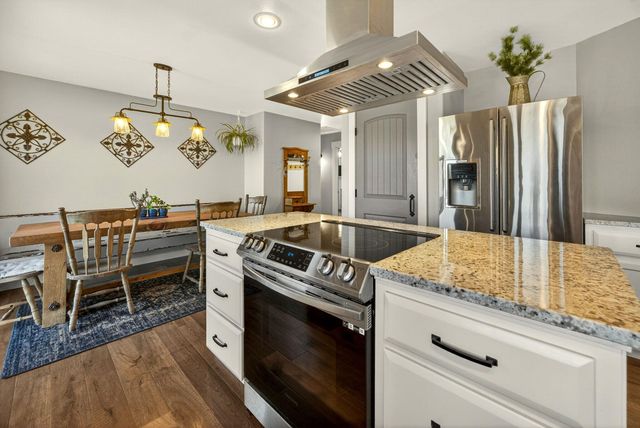 200 Mount Castle Drive, Eagle Point, OR 97524