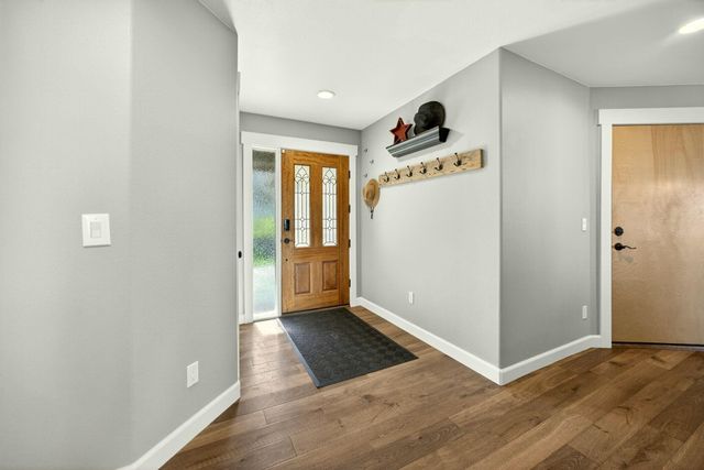 200 Mount Castle Drive, Eagle Point, OR 97524