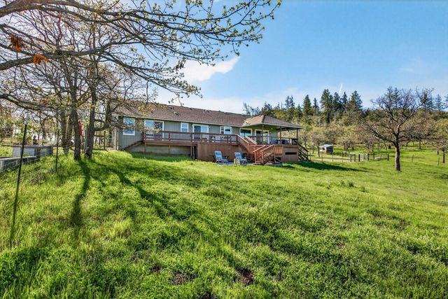 200 Mount Castle Drive, Eagle Point, OR 97524