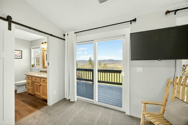 200 Mount Castle Drive, Eagle Point, OR 97524