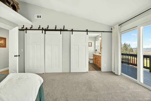 200 Mount Castle Drive, Eagle Point, OR 97524