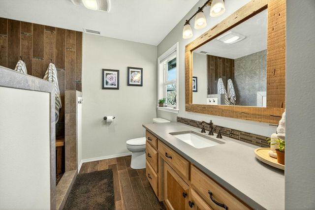 200 Mount Castle Drive, Eagle Point, OR 97524