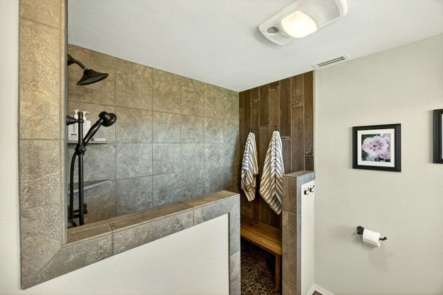 200 Mount Castle Drive, Eagle Point, OR 97524