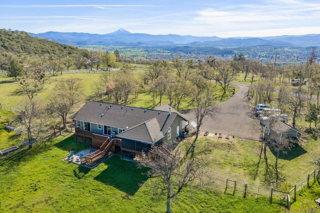 200 Mount Castle Drive, Eagle Point, OR 97524