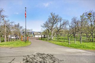 200 Mount Castle Drive, Eagle Point, OR 97524