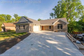 3907 Pontiac Lake Road, Waterford Charter Township, MI 48328