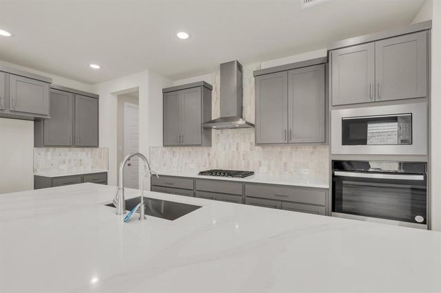 324 Amista DR, Liberty Hill, TX 78642