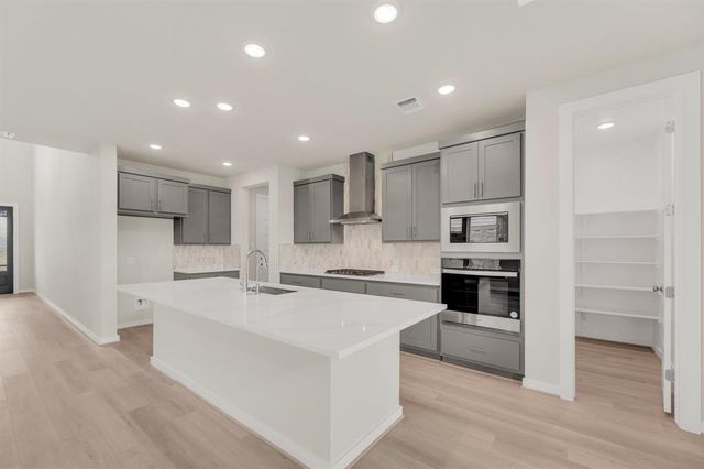 324 Amista DR, Liberty Hill, TX 78642