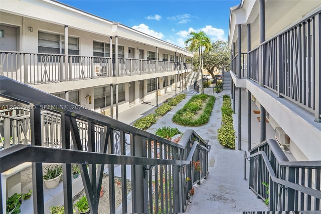 974 Biarritz Dr 11, Miami Beach, FL 33141
