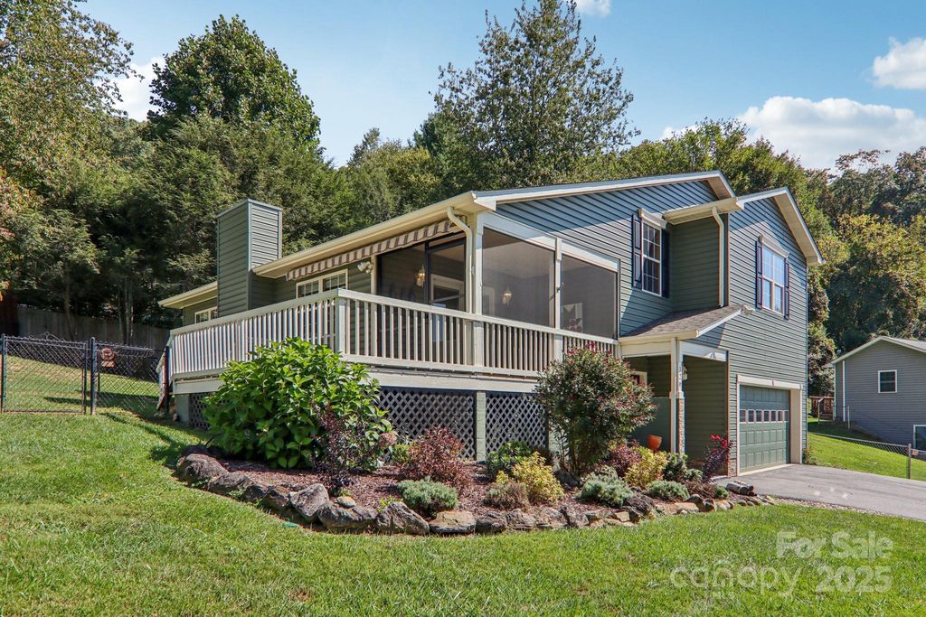 126 Pasco Loop, Waynesville, NC 28785