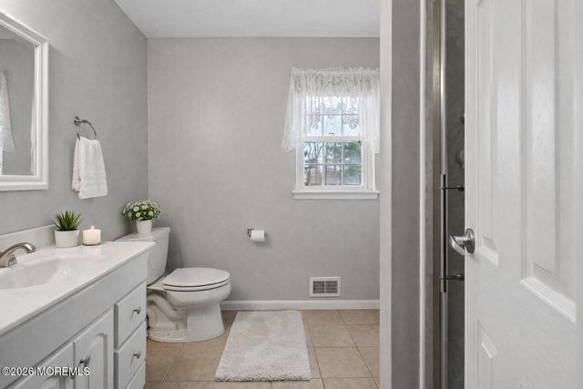 2 Wickham Lane, East Windsor, NJ 08520