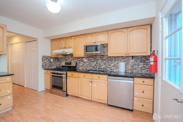 4 Pond View Drive, Plainsboro, NJ 08536