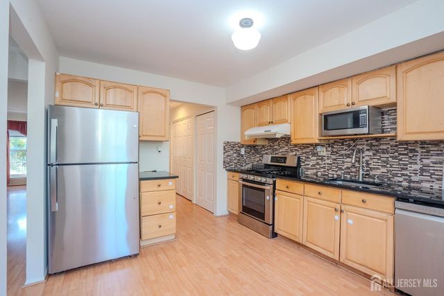 4 Pond View Drive, Plainsboro, NJ 08536