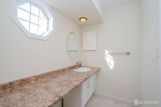 4 Pond View Drive, Plainsboro, NJ 08536