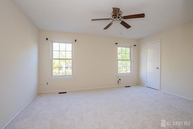 4 Pond View Drive, Plainsboro, NJ 08536
