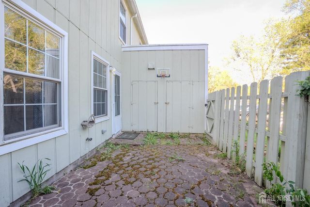 4 Pond View Drive, Plainsboro, NJ 08536