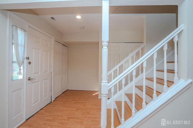 4 Pond View Drive, Plainsboro, NJ 08536