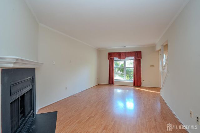 4 Pond View Drive, Plainsboro, NJ 08536