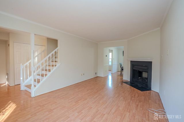 4 Pond View Drive, Plainsboro, NJ 08536