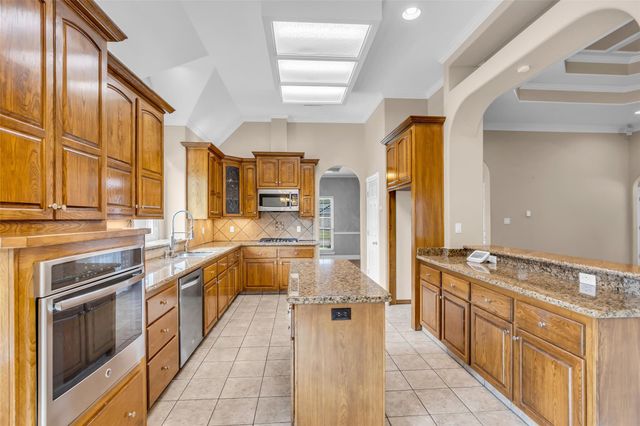 2301 St Patrick Lane, Deer Park, TX 77536