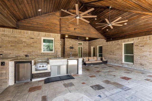 2301 St Patrick Lane, Deer Park, TX 77536