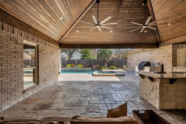 2301 St Patrick Lane, Deer Park, TX 77536