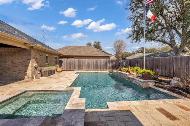 2301 St Patrick Lane, Deer Park, TX 77536