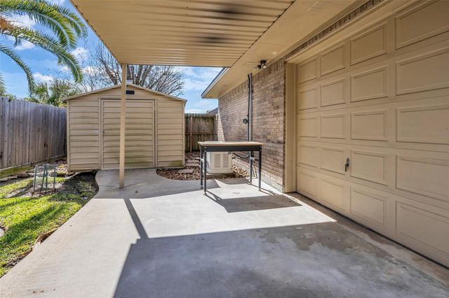 2301 St Patrick Lane, Deer Park, TX 77536