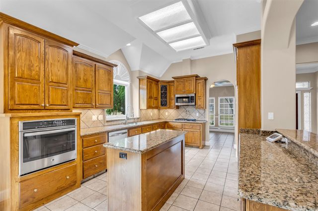 2301 St Patrick Lane, Deer Park, TX 77536